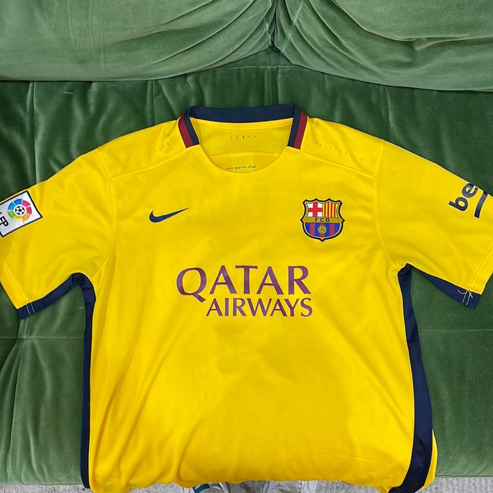 Mens Nike Neymar Barcelona jersey. Size Large